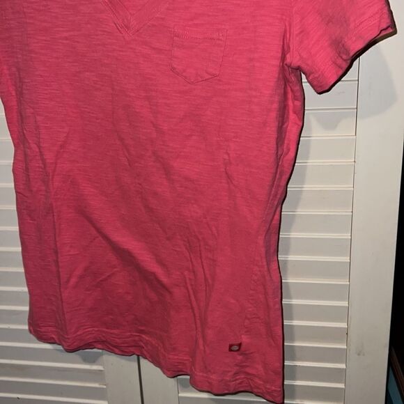 Dickies, V-neck, short sleeve, shirt, size medium - Picture 2 of 4